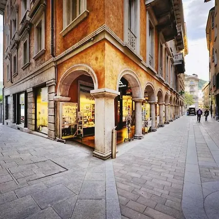 Ed Elegante Con Parcheggio E Wifi Gratis Apartment